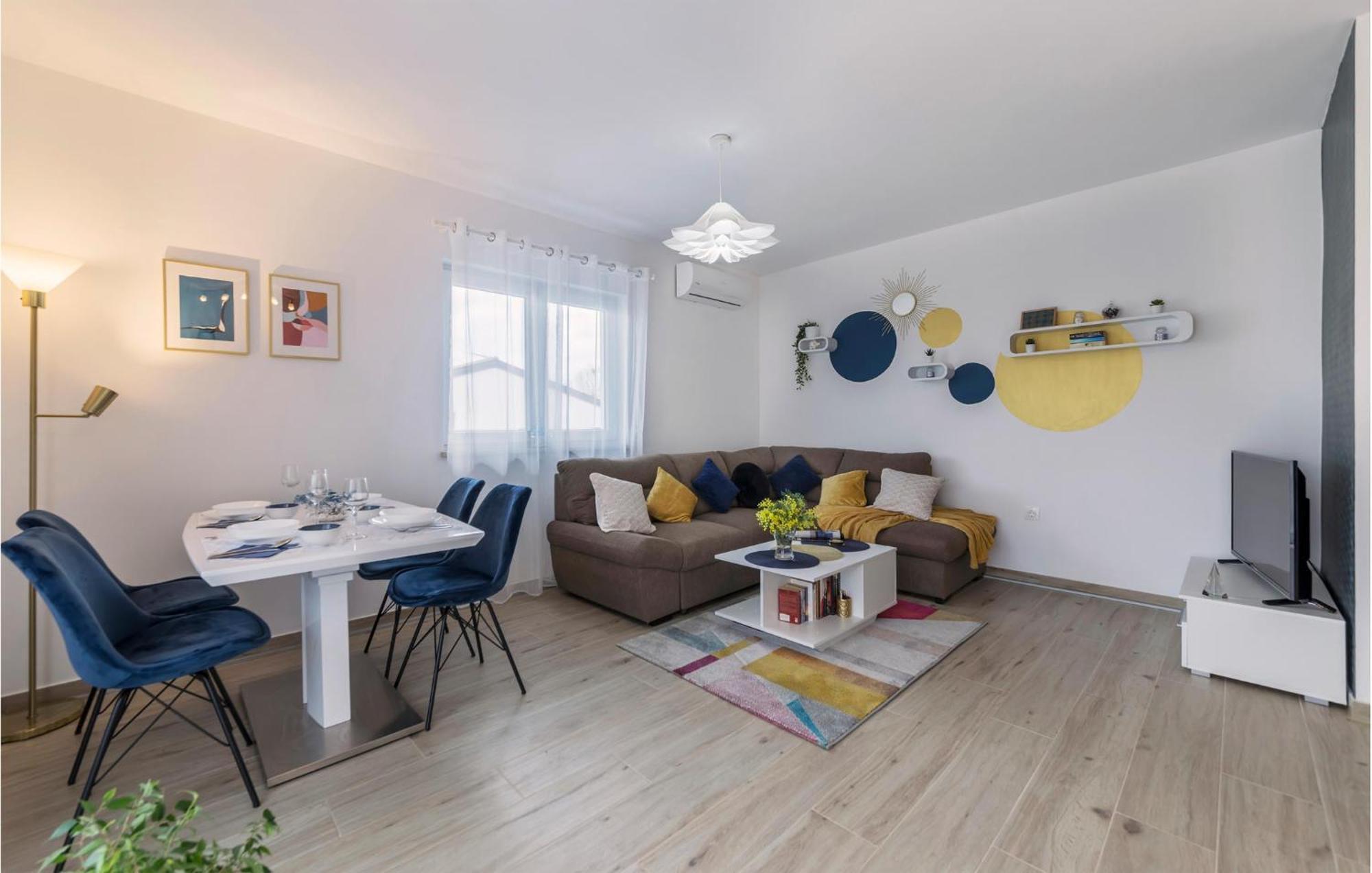 1 Bedroom Amazing Apartment In Перой Экстерьер фото
