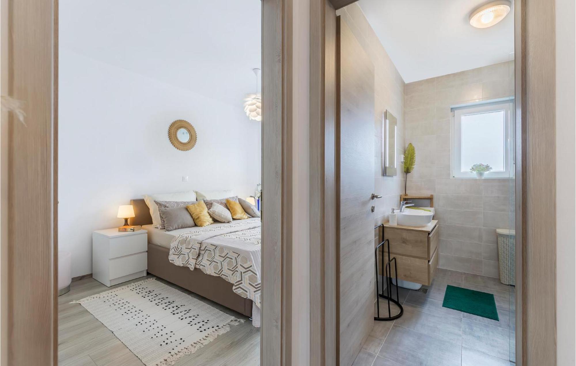 1 Bedroom Amazing Apartment In Перой Экстерьер фото